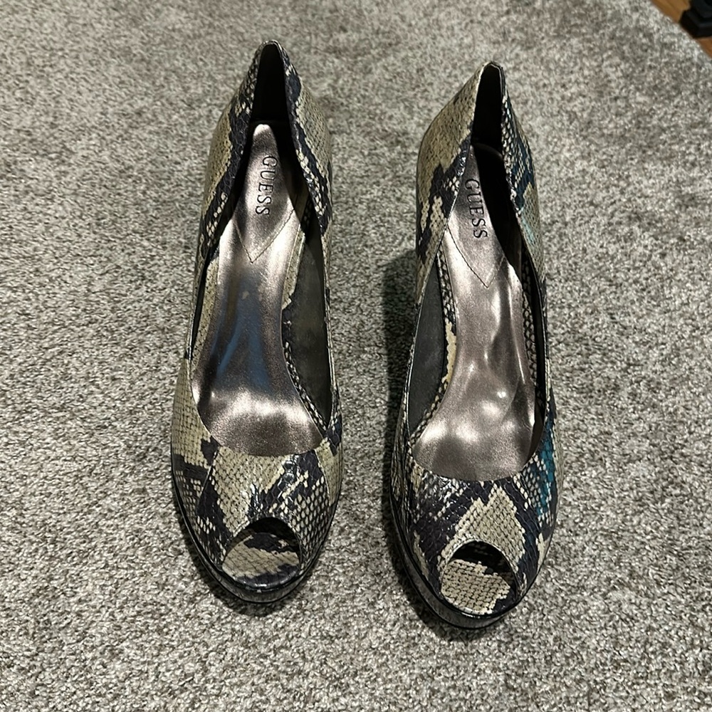 Women’s snakeskin heel